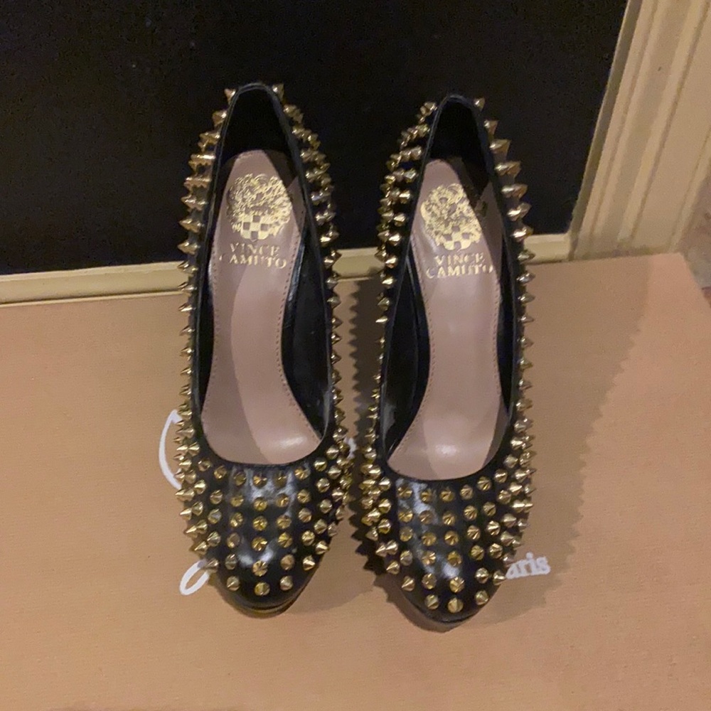 Vince Camuto Madelyn Black/Gold Spike Heel Size 7
